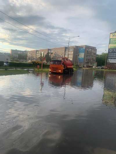 В администрации Абакана рассказали о борьбе с лужами после дождя