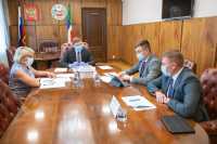 Глава Хакасии обсудил с представителями Сбербанка перспективы дальнейшего сотрудничества