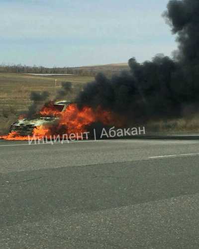 На трассе в Хакасии сгорел автомобиль