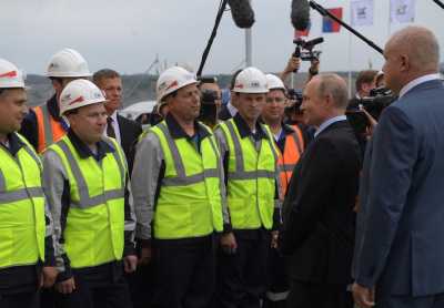 Путин пообещал продолжить программу расселения аварийного жилья