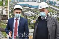 Отставания от сроков нет: глава Хакасии осмотрел стройплощадку интерната в Туиме
