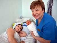 Акушер-гинеколог республиканского перинатального центра Евгения Шальмина заботится о новоиспечённых мамочках и новорождённых