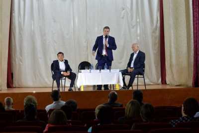 Валентин Коновалов провел открытый диалог с жителями Аскиза