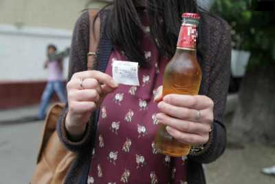 В Черногорске продавец без лишних вопросов отпустила пиво подростку