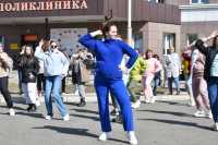 Танец в животе: в Хакасии для будущих мам устроили праздник с флешмобом