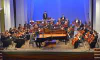 Симфоническому оркестру интересно работать не только с мировыми знаменитостями, но и с молодыми талантами Хакасии. 15 января музыканты выступали с юным Мурадом Гаджиевым (фортепиано).