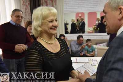 В Хакасии почётным донорам вручили удостоверения