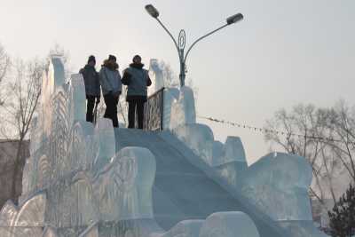 Безопасность ледовых горок проверили в Абакане