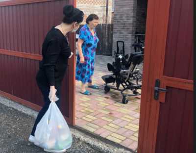 Волонтёры передали семьям в Хакасии продукты
