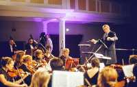 В 2015 году Валерий Михайлович Халилов выступал с симфоническим оркестром Хакасской республиканской филармонии. Тогда он пообещал приехать в республику ещё 33 раза. 