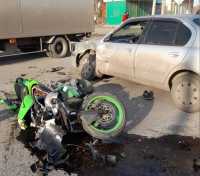 В Черногорске мотоцикл врезался в иномарку