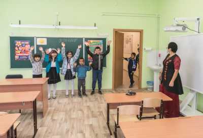Педагог Зинаида Токоякова привела своих счастливых учеников в новый класс