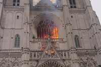 В соборе Святых Петра и Павла во Франции случился пожар