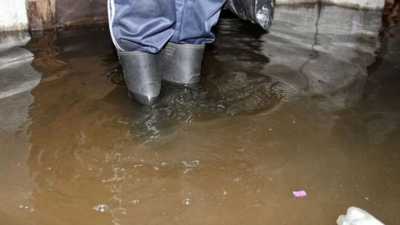 Грунтовые воды подмывают многоквартирный дом в городе Хакасии