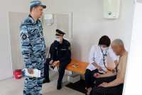 Зачем осужденных возят по врачам в Хакасии