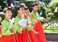 В этих костюмах представители корейской диаспоры показывают танцевальные номера на национальных торжествах. 