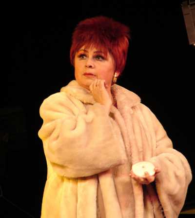 Гульфия Кокова в образе гордой и нежной Олимпиады Николаевны в спектакле «Куплю мужа». 