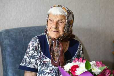 Почет и уважение: в Хакасии отмечает вековой юбилей Елена Гришина