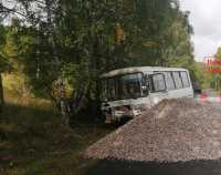 Автобус влетел в кучу гравия в Сорске