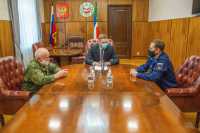 Главе Хакасии представили нового военного комиссара республики