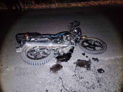 Подросток на мотоцикле врезался в трактор в Хакасии