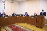 Отдельные положения закона о госслужбе в Хакасии подвергнут изменениям