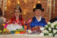 На фестивале корейской культуры сыграли свадьбу