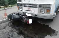 Развернулся в неположенном месте: мотоциклиста сбил автобус в Абакане