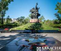 Валентин Коновалов поздравил жителей Хакасии с Днем Победы