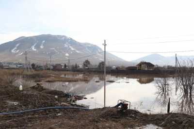 Талая вода затопила 14 участков и 2 погреба в хакасском селе