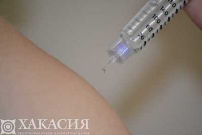 Порядка 2000 прививок в сутки ставят в Хакасии от COVID-19