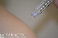 Порядка 2000 прививок в сутки ставят в Хакасии от COVID-19