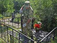 Росгвардейцы ухаживают за местами захоронений фронтовиков в Хакасии