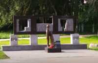 Вандалы добрались до памятника &quot;Детям войны&quot; в Саяногорске