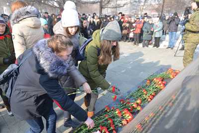 «Афганцы»... На родину в Хакасию их не вернулось 26. И цветы — как вечная память о них. 