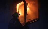 Ночью в Абакане 25 пожарных тушили дом