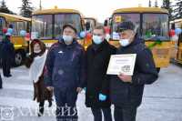 В Хакасию поступили школьные автобусы и технопарк на колёсах