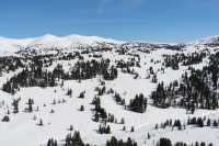 В Хакасии с вертолёта оценили запасы снега в горах