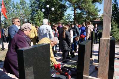 В селе Алтайского района обновили Парк Победы