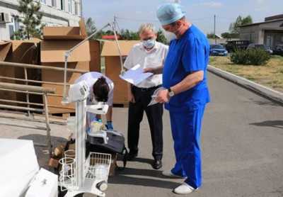 Спонсоры подарили Черногорской больнице пять аппаратов ИВЛ