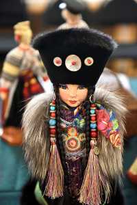 Кукла «Мать Хакасия» Зульфии Тодыковой в 2019 году побывала в Красноярске на Универсиаде, а сейчас готовится к поездке в Нидерланды.