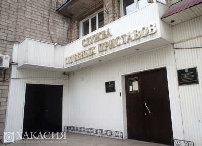 В Хакасии судебный пристав попал под уголовное преследование