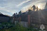 Эвакуироваться заставил пожар жителей частного дома в Бее