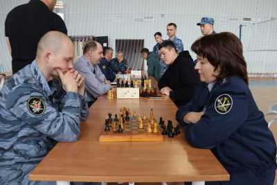 Сотрудники УФСИН по Хакасии сыграли в шахматы