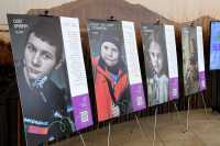 В Абакане открылась фотовыставка «Взрослые истории детей Донбасса»