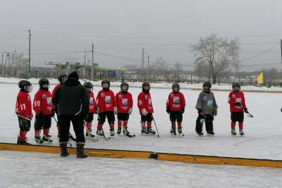 В Усть-Абакане проходит турнир по хоккею с мячом