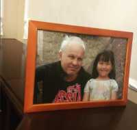 Глава Хакасии разыскивает девочку, с которой сфотографировался 8-9 лет назад
