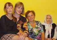 Четыре поколения: Катя, Анна, Любовь, Анна. 