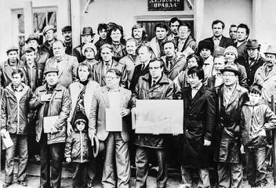 На снимке 1985 года участники спортивных соревнований журналистов из районных газет, телевидения и областной «Советской Хакасии». 