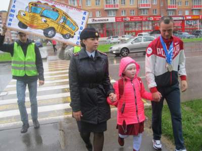В школе-интернате Хакасии для детей с нарушениями слуха прошла акция «Шагающий автобус»